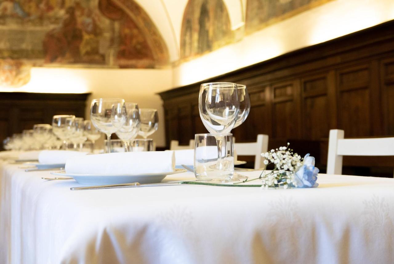 Hotel Monastero SS. Annunziata Todi Esterno foto A table set for a meal