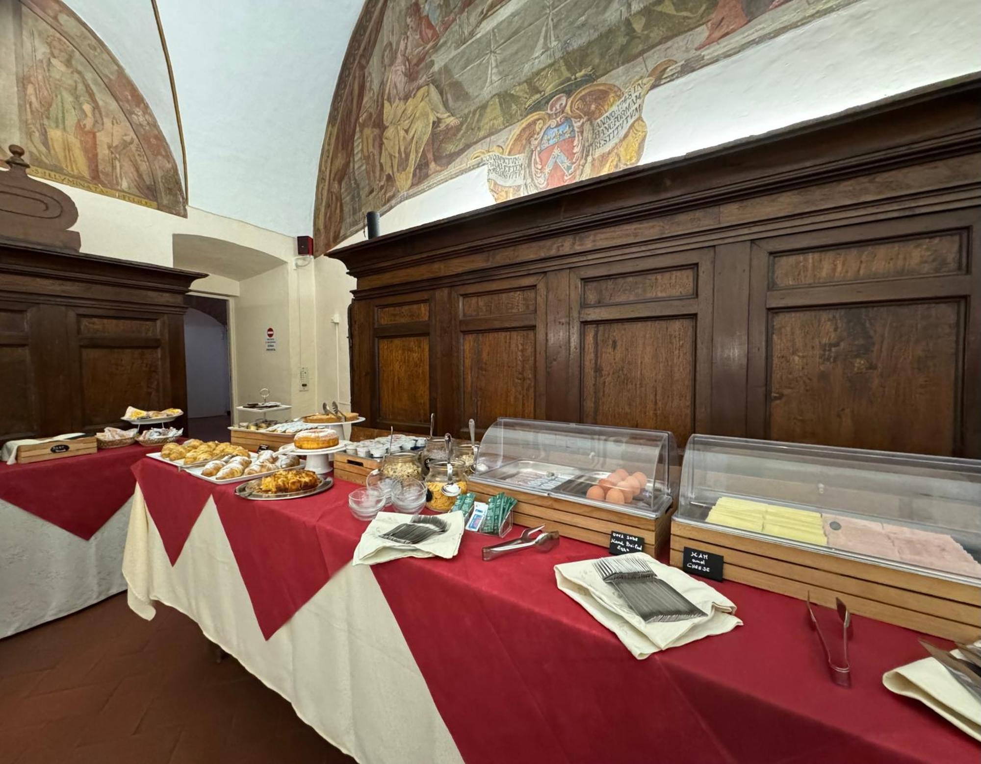 Hotel Monastero SS. Annunziata Todi Esterno foto The buffet at the 2019 edition of the festival