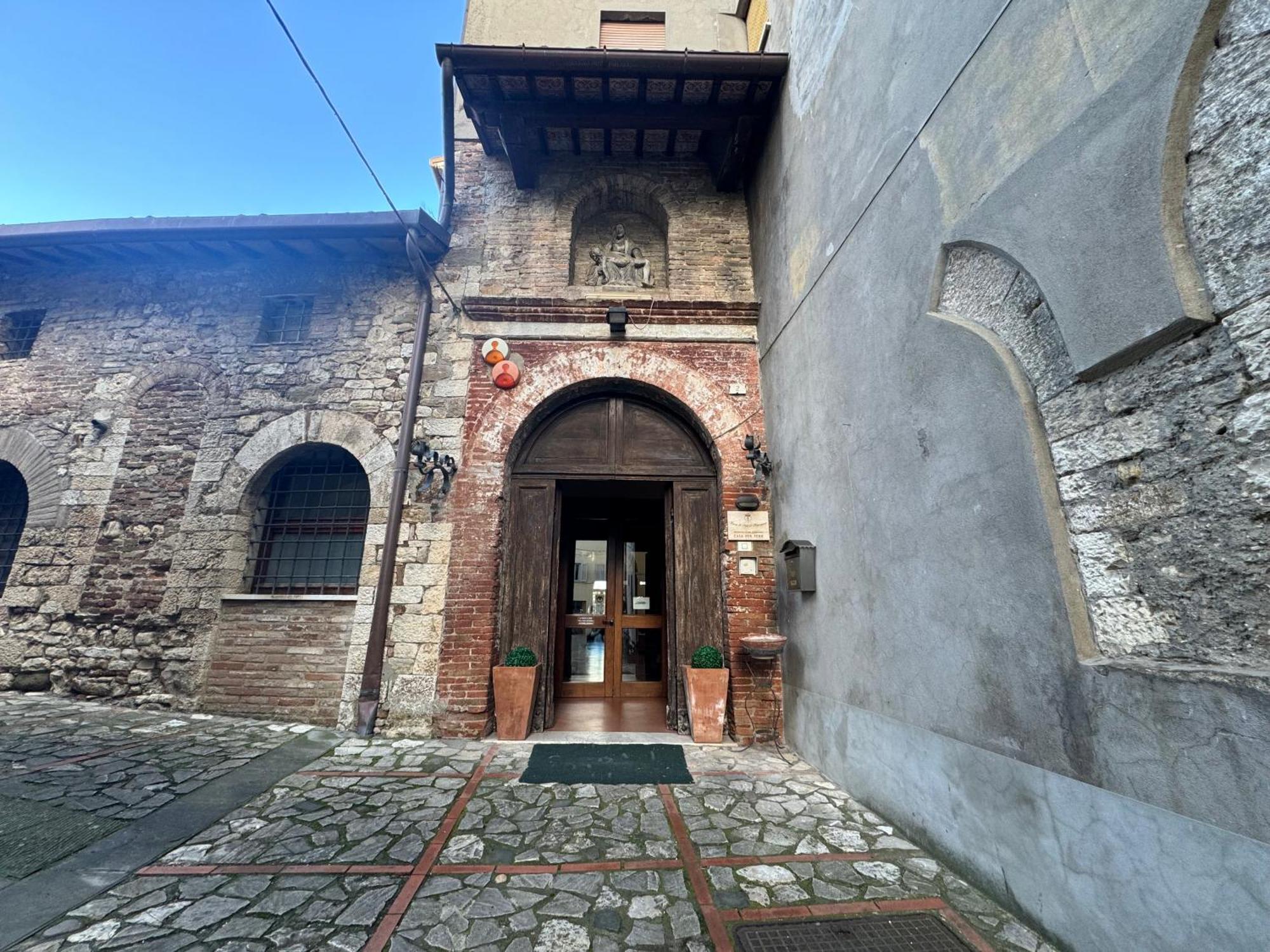 Hotel Monastero SS. Annunziata Todi Esterno foto Entrance of the museum