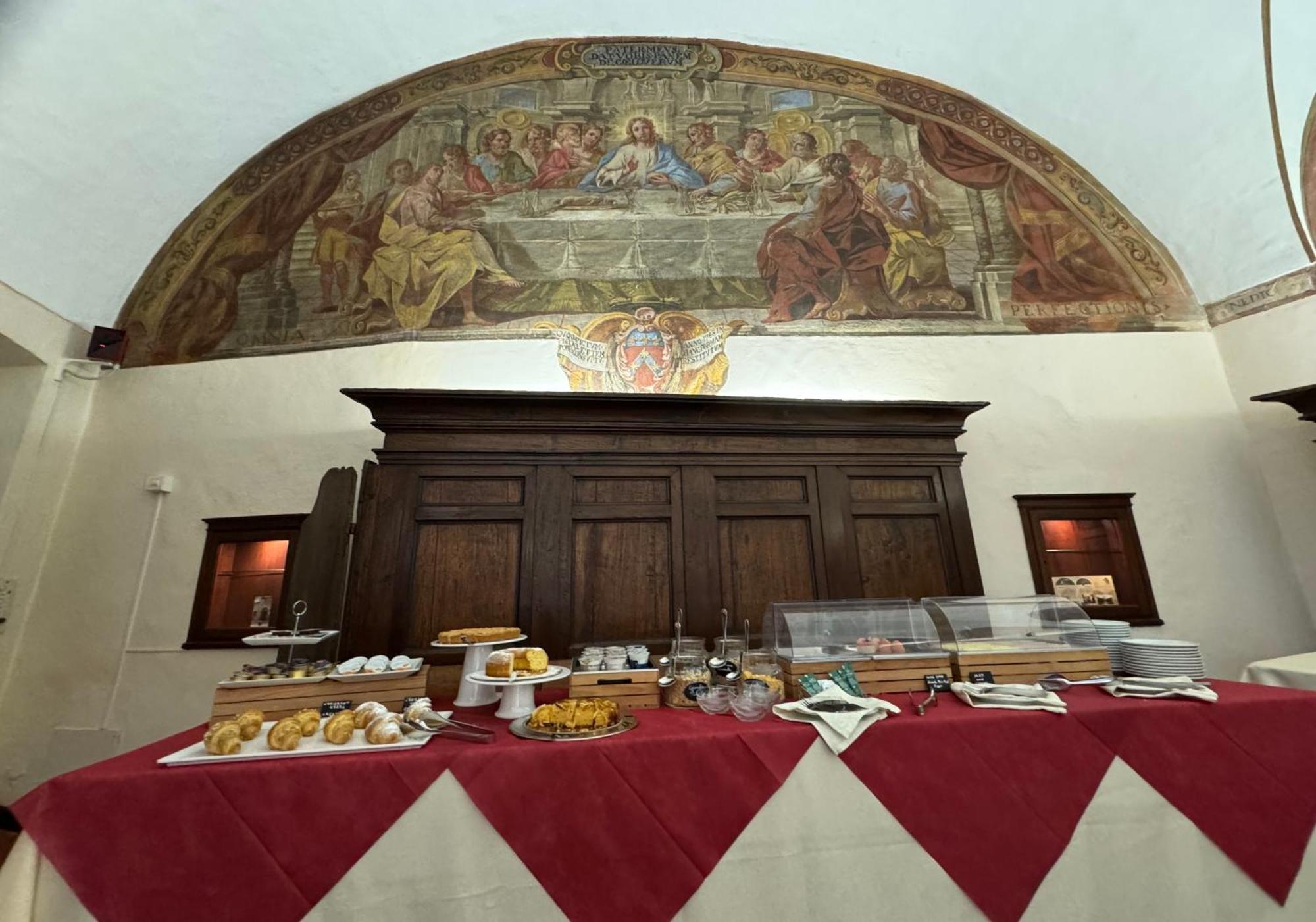 Hotel Monastero SS. Annunziata Todi Esterno foto The interior of the refectory