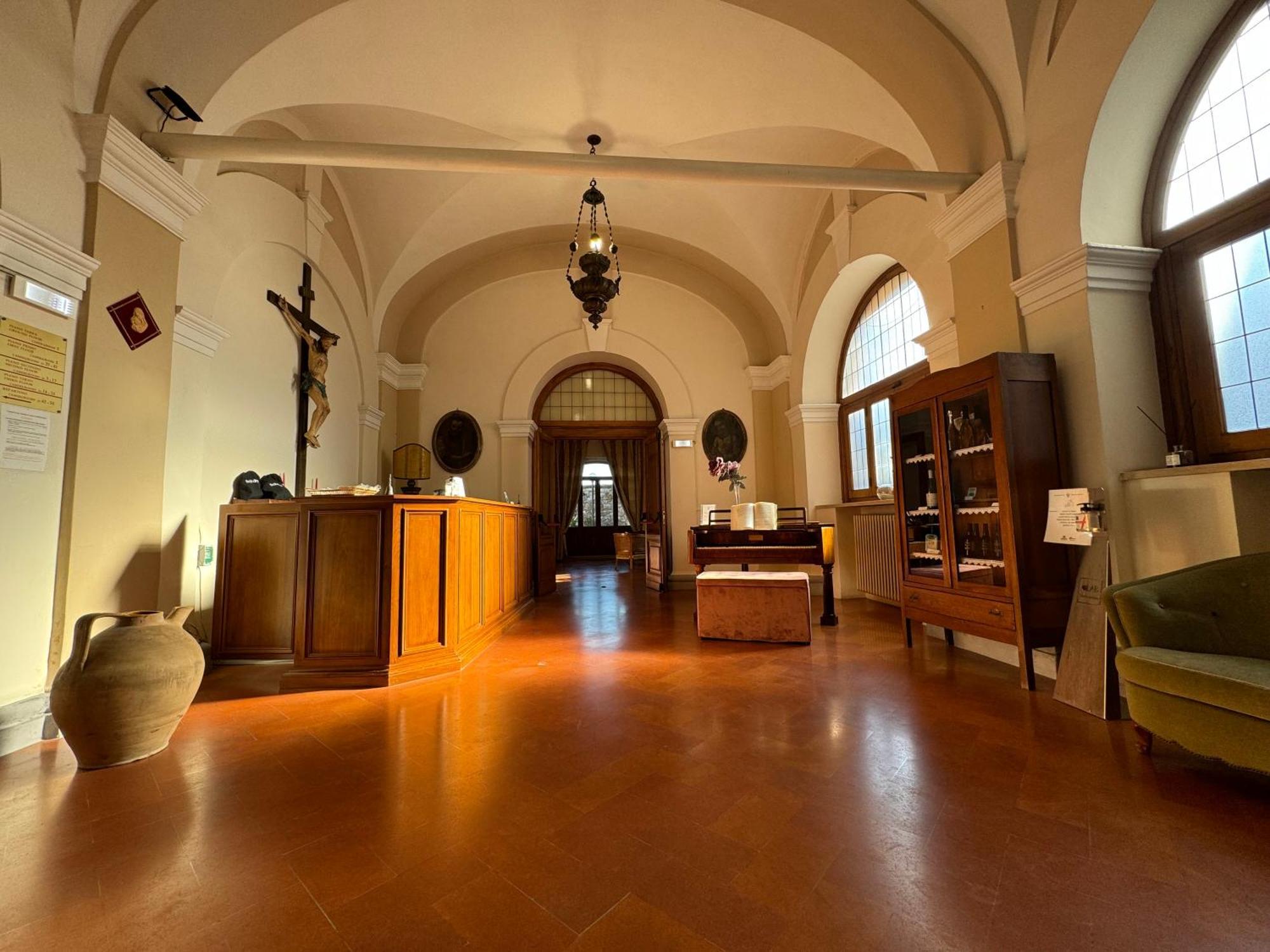 Hotel Monastero SS. Annunziata Todi Esterno foto The interior of the museum