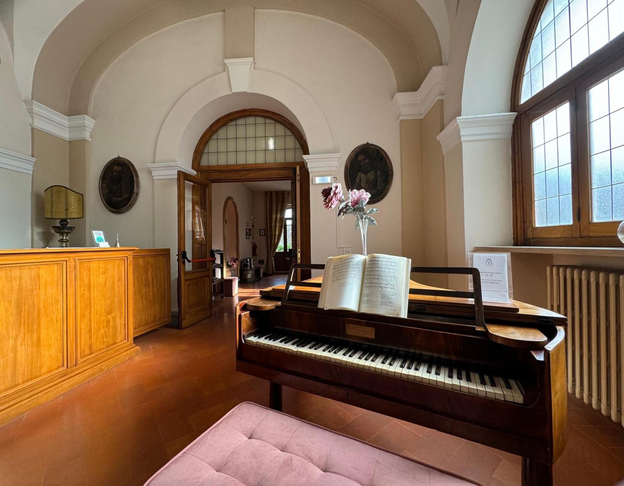 Hotel Monastero SS. Annunziata Todi Esterno foto The piano room