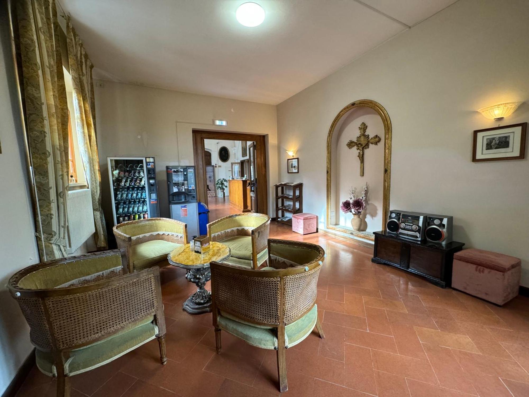 Hotel Monastero SS. Annunziata Todi Esterno foto The interior of the church