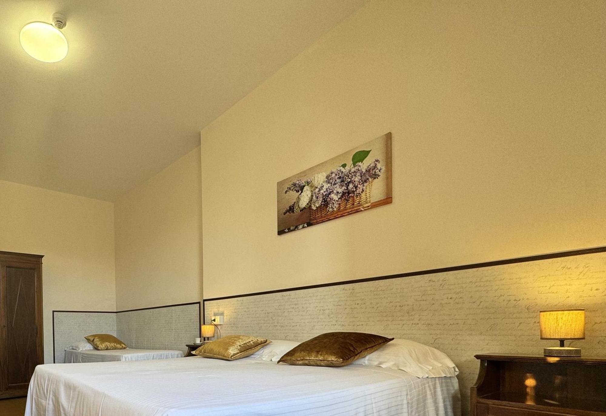 Hotel Monastero SS. Annunziata Todi Esterno foto A room at the hotel