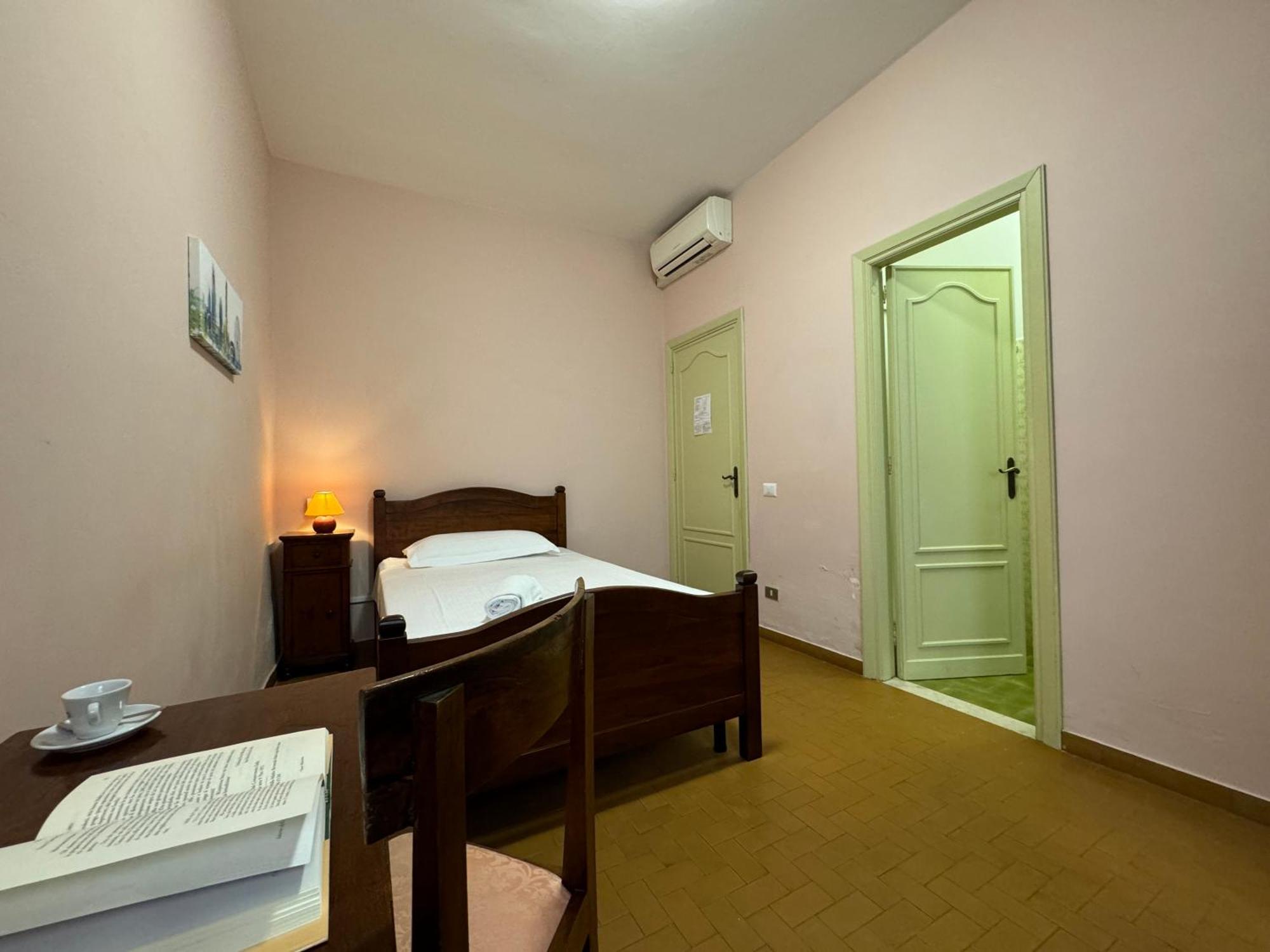 Hotel Monastero SS. Annunziata Todi Esterno foto A room at the hotel