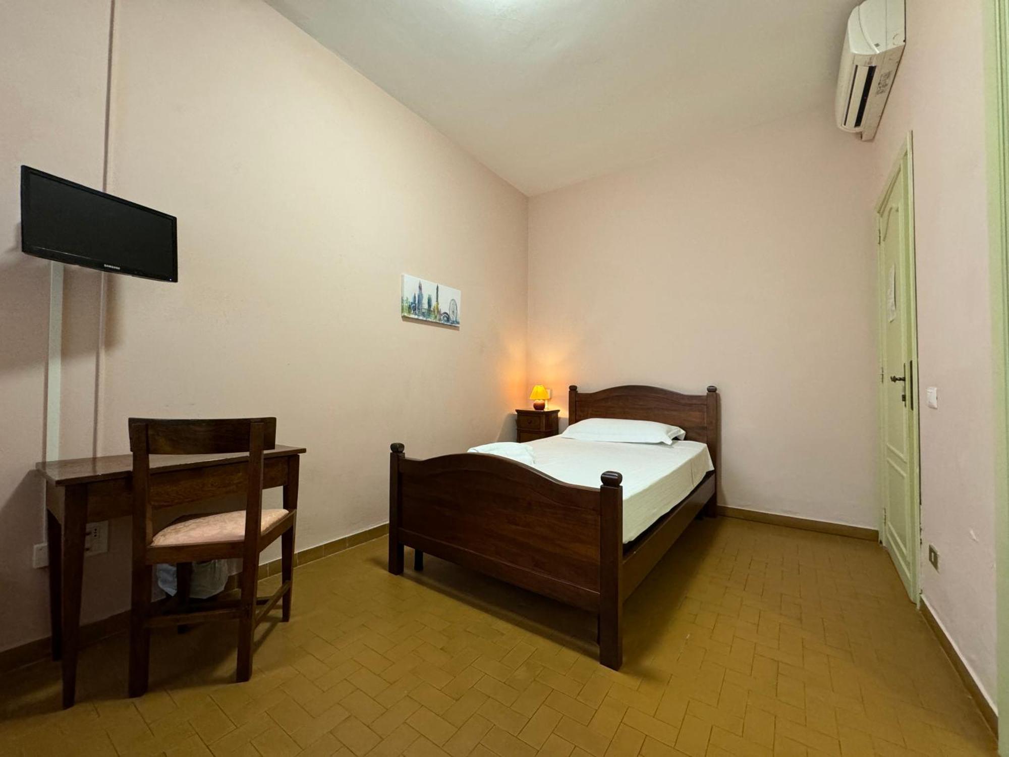 Hotel Monastero SS. Annunziata Todi Esterno foto A room at the hostel