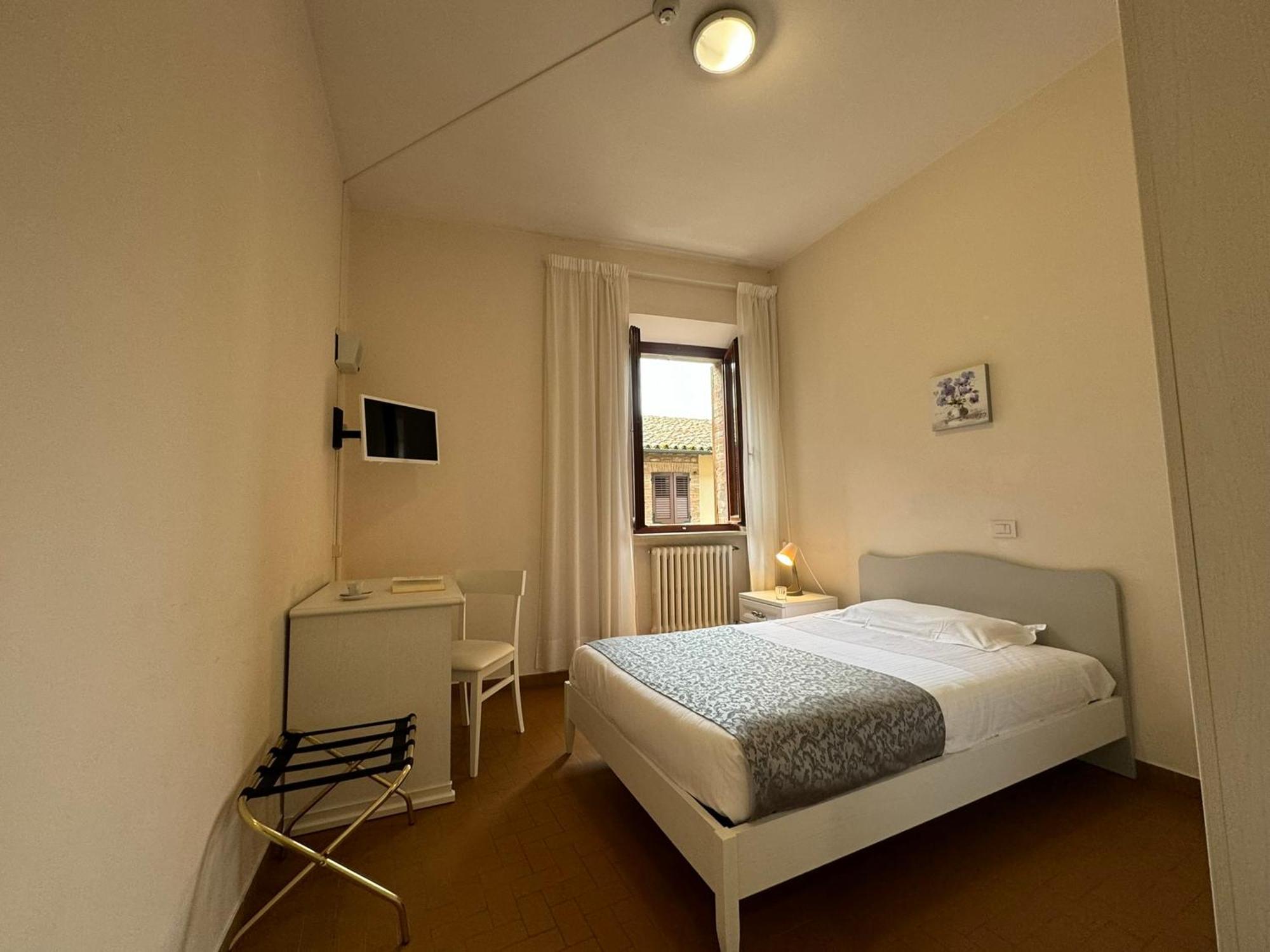 Hotel Monastero SS. Annunziata Todi Esterno foto A room at the hostel
