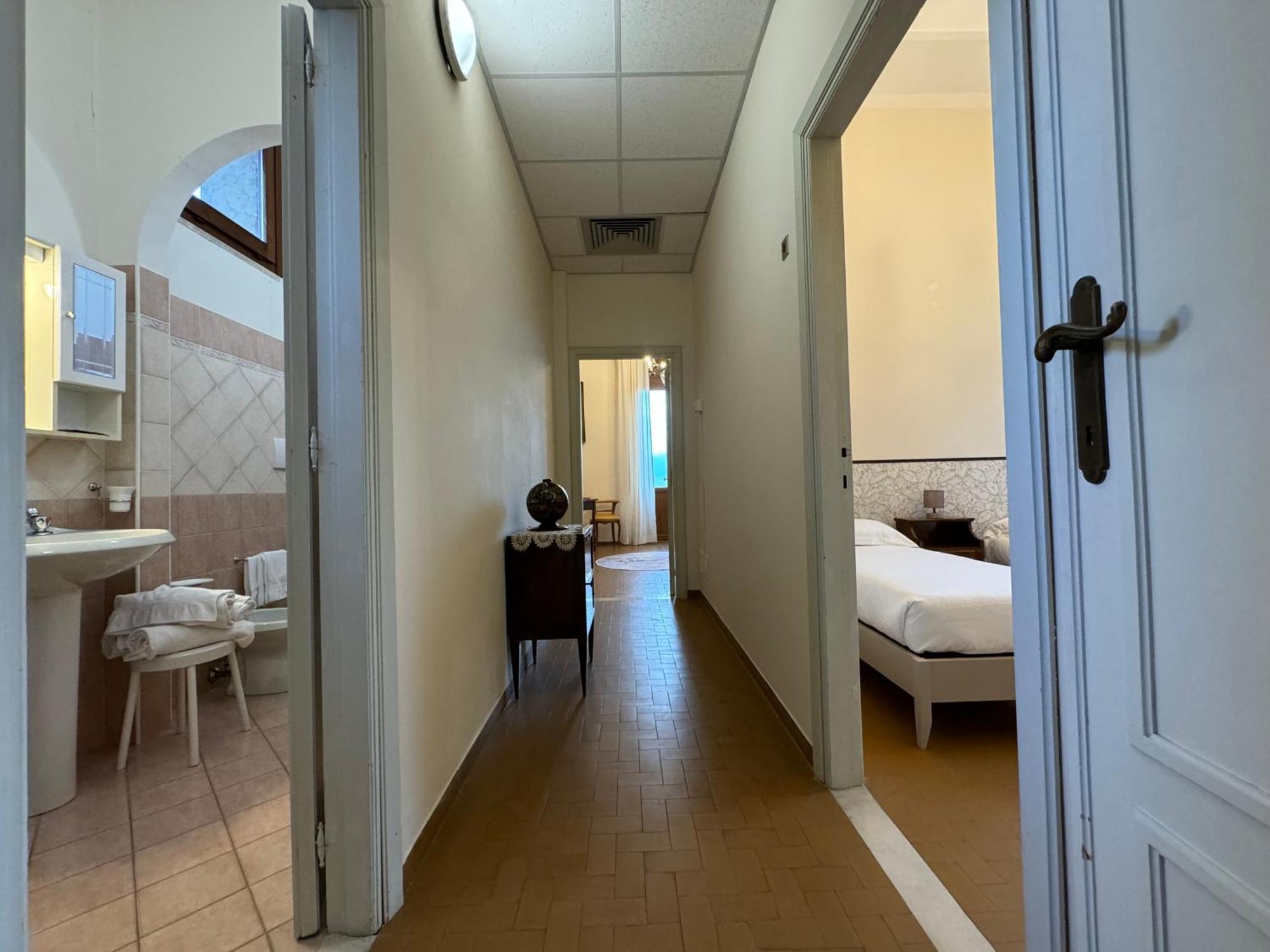 Hotel Monastero SS. Annunziata Todi Esterno foto A typical room at the hotel