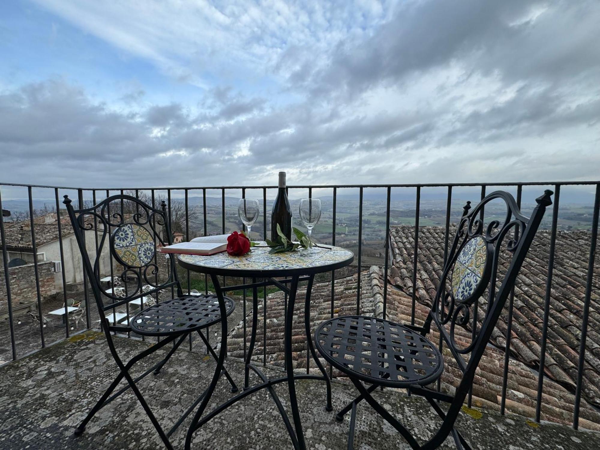 Hotel Monastero SS. Annunziata Todi Esterno foto The view from the top of the tower
