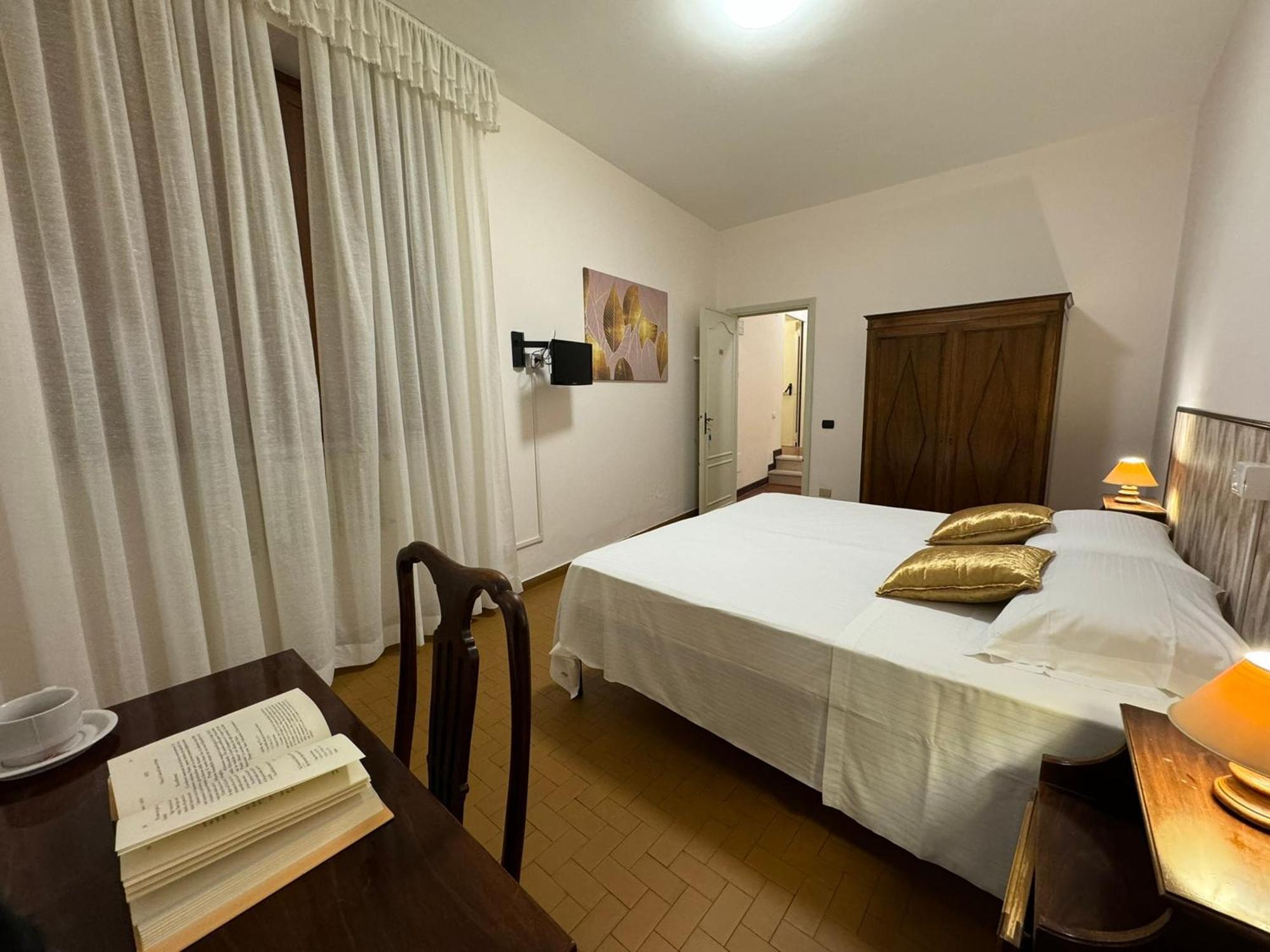 Hotel Monastero SS. Annunziata Todi Camera foto A bedroom in Italy