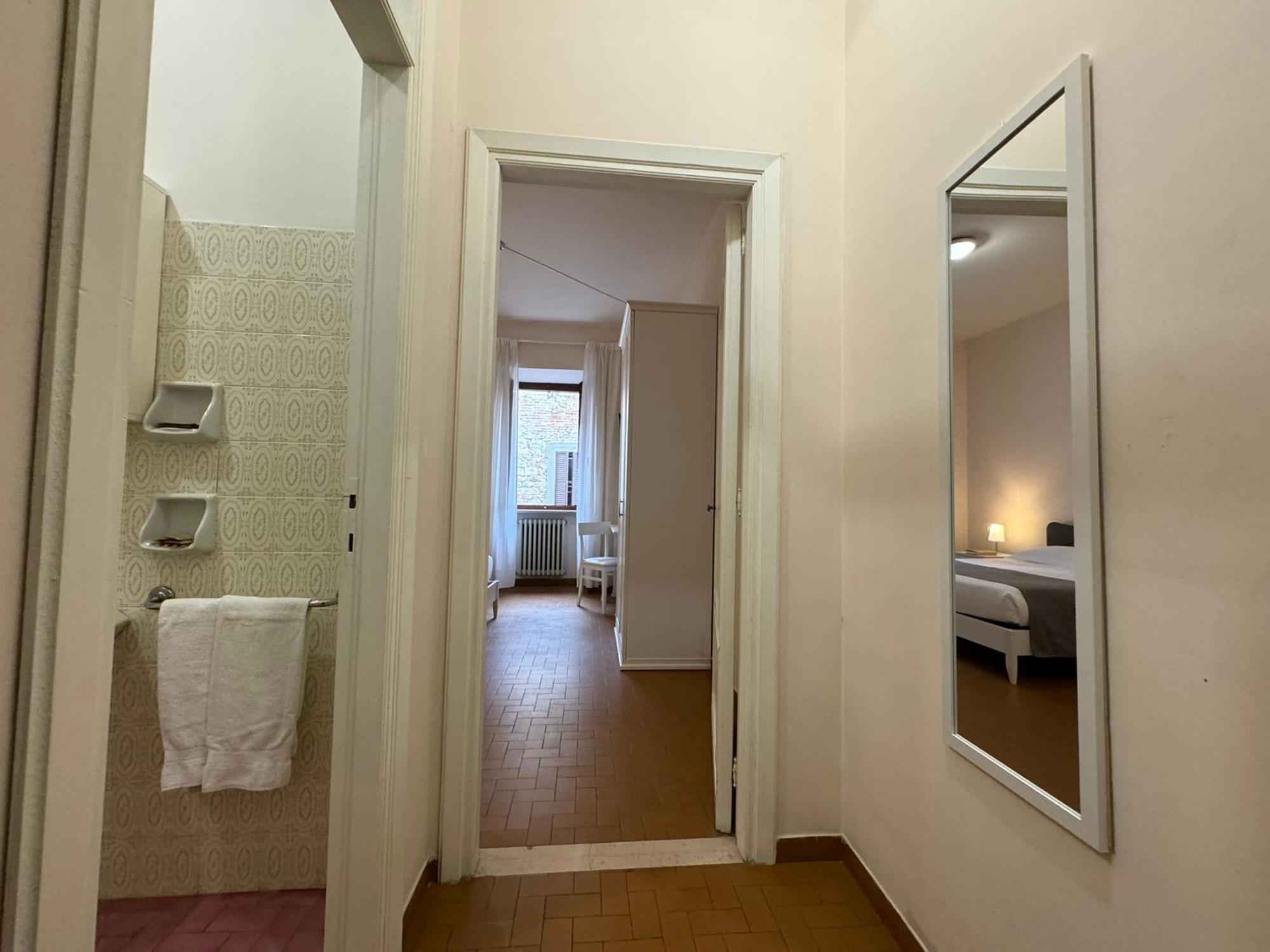 Hotel Monastero SS. Annunziata Todi Esterno foto A typical room at the hotel