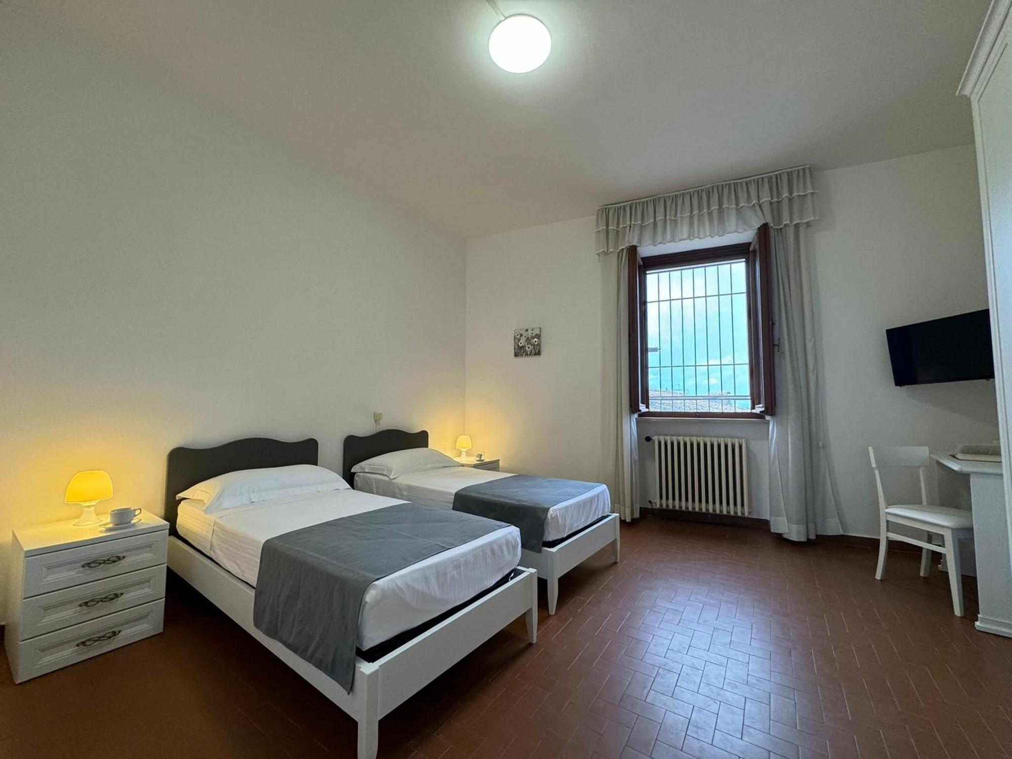Hotel Monastero SS. Annunziata Todi Esterno foto A room at the residence