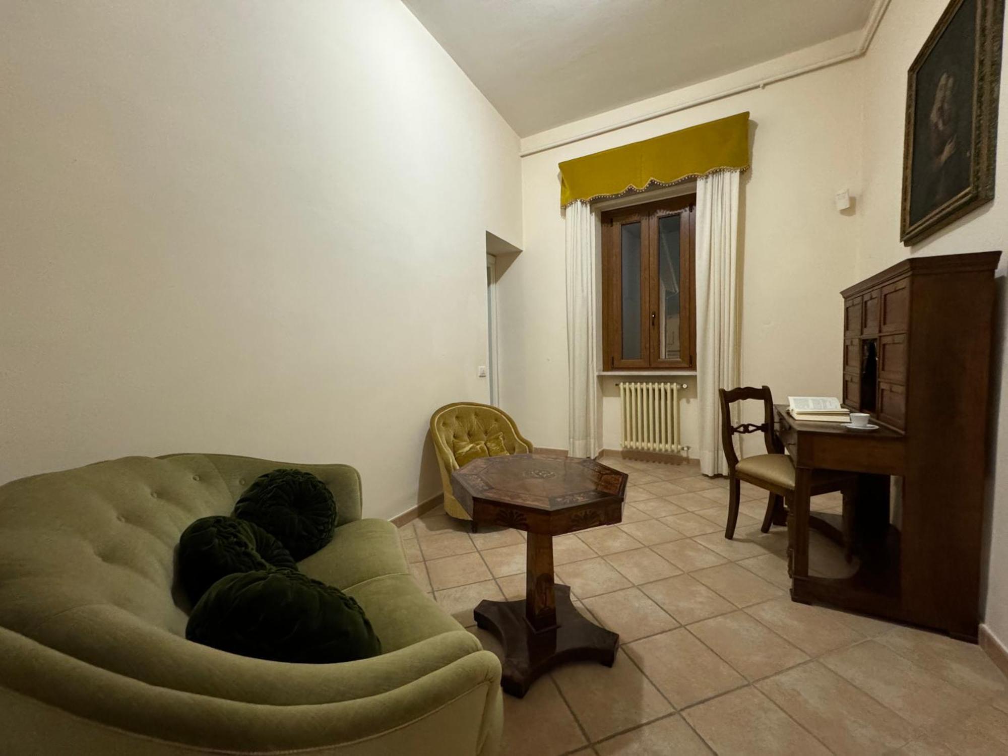 Hotel Monastero SS. Annunziata Todi Esterno foto The room of the monastery where the body of Saint Thomas was found